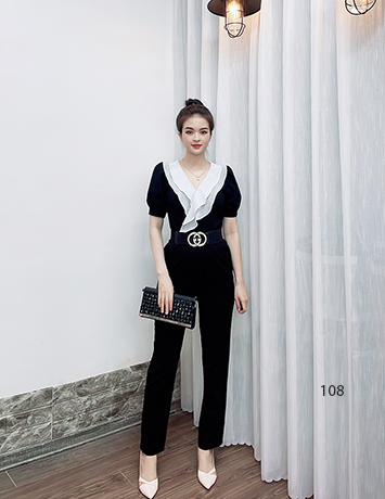 Jumpsuit màu đen cách điệu bèo cổ - D108