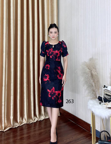 Đầm body suông đen hoa đỏ - D263