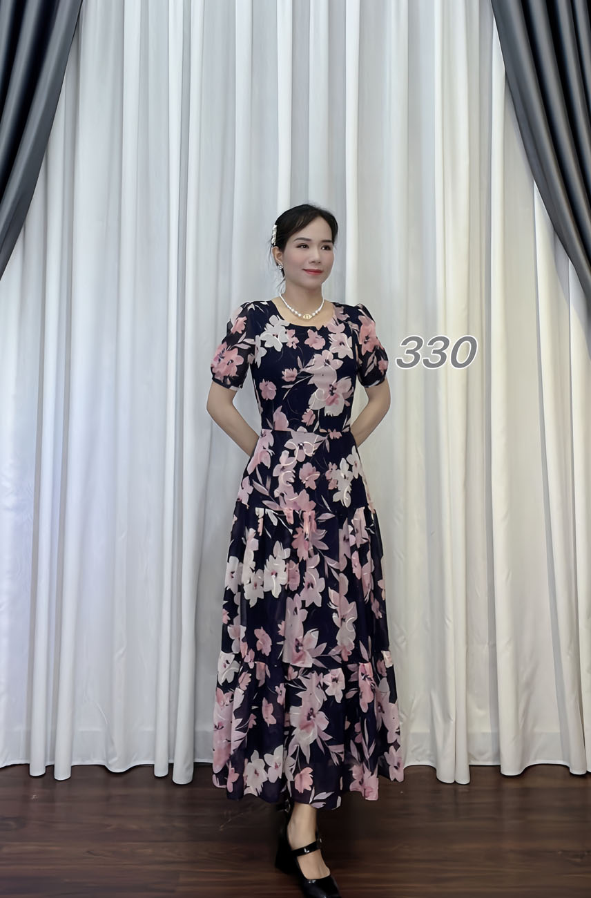 Dam xoe nhe chan beo nen xanh den hoa hong e330 6